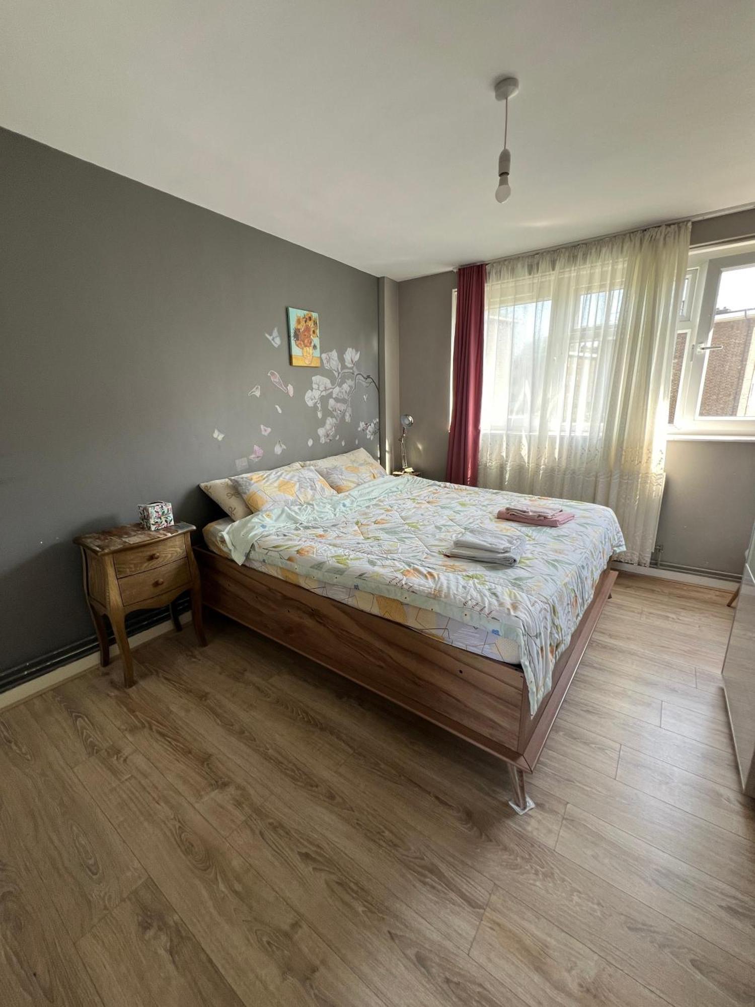 One Bed Flat In Centre Of * London
